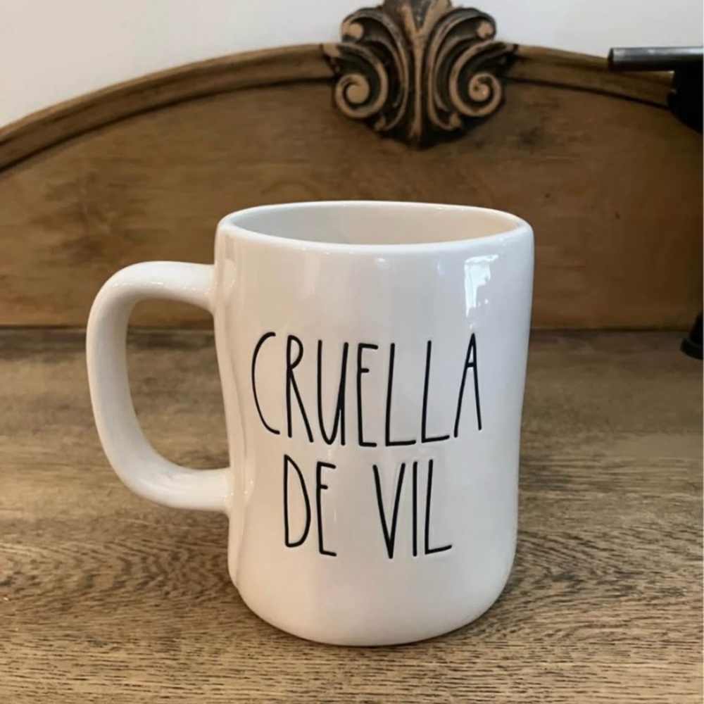 Rae Dunn Disney Cruella De
Vil Mug